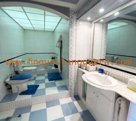 4 Rooms Rooms,2 BathroomsBathrooms,Casa,1333